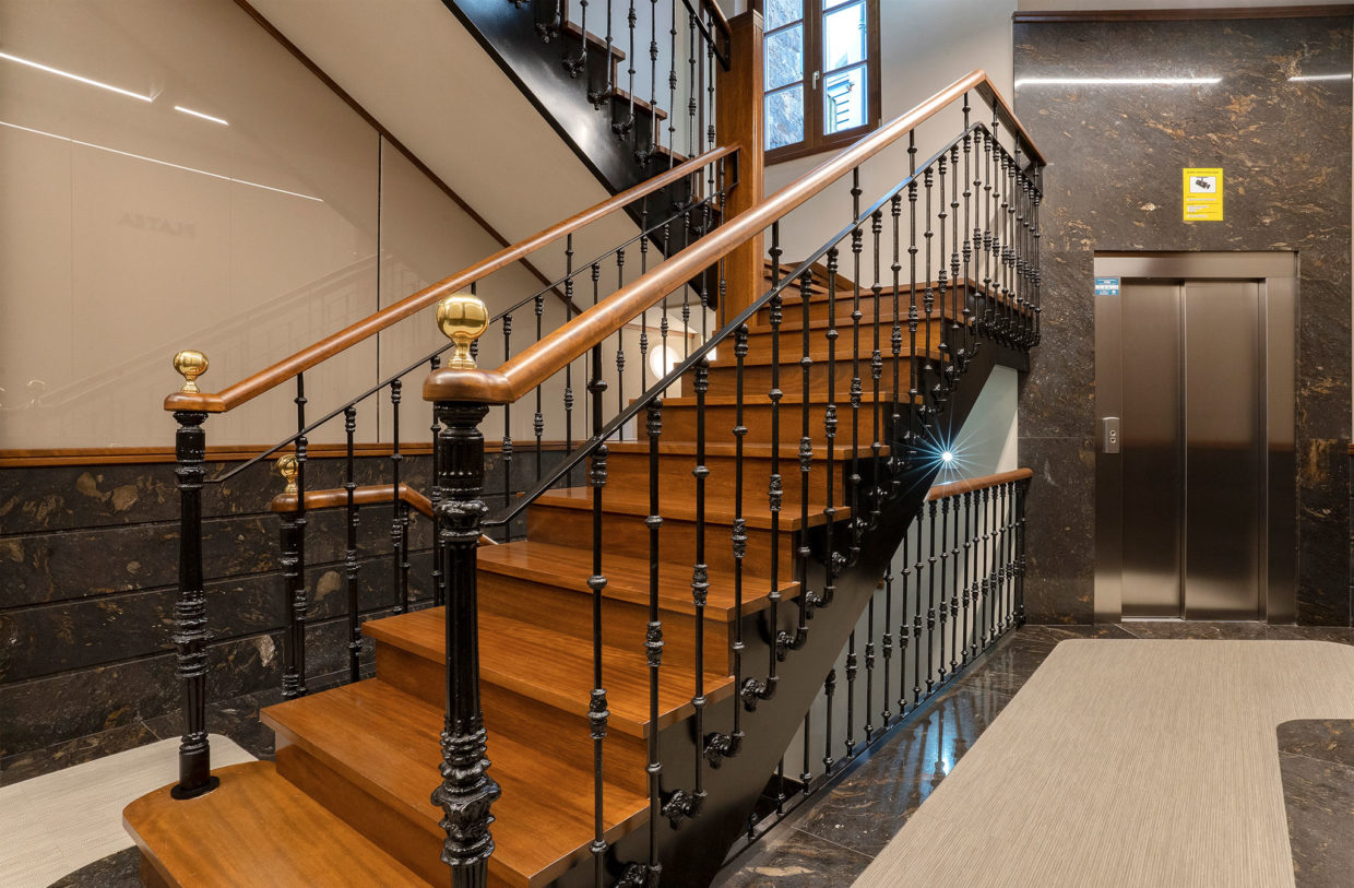 Zonas comunes escalera apartamento Suite