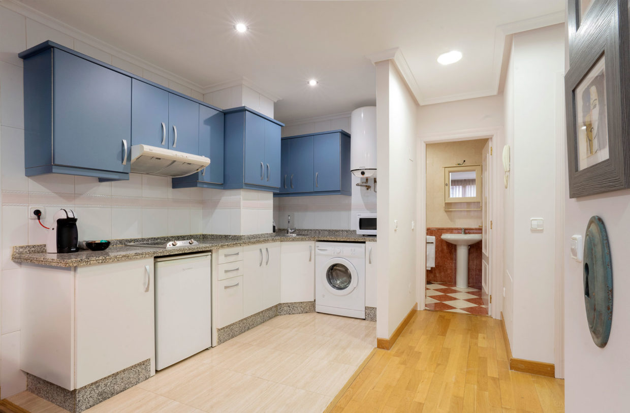 Zona cocina y baño apartamento Loft El Rosal
