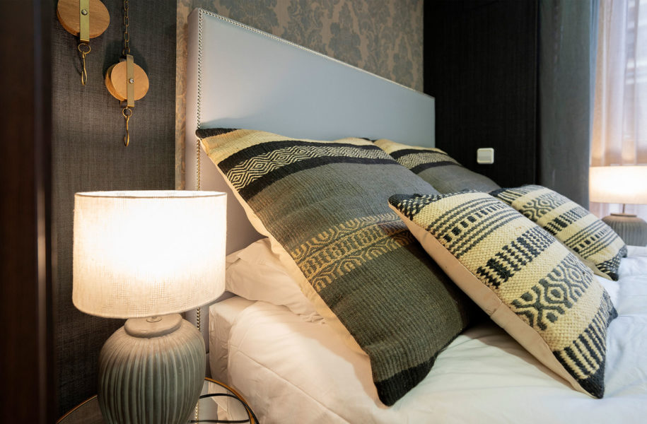 Detalle cama apartamento Loft El Rosal