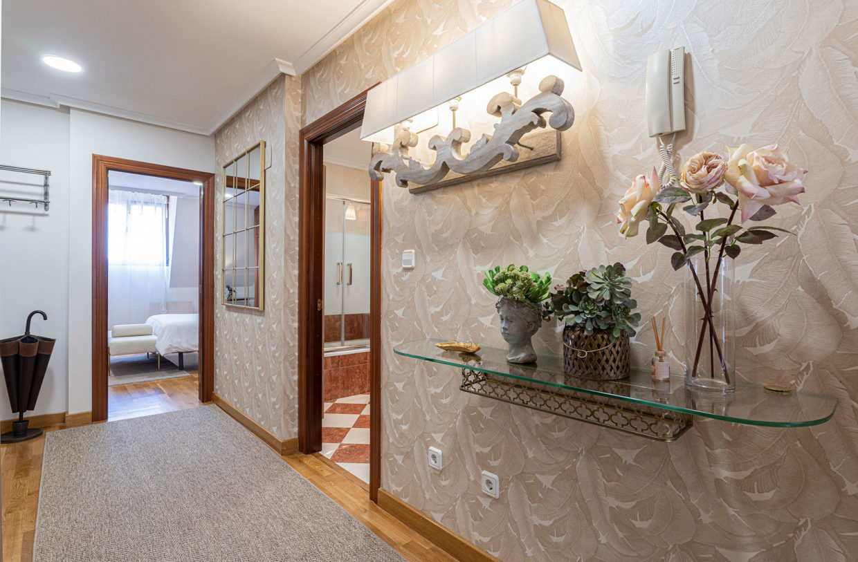 Entrada apartamento suite El Rosal