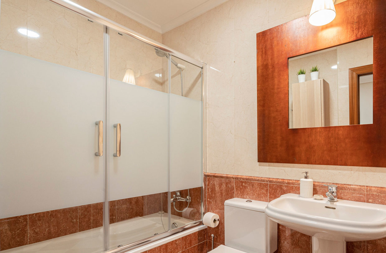 Baño 1 apartamento suite El Rosal